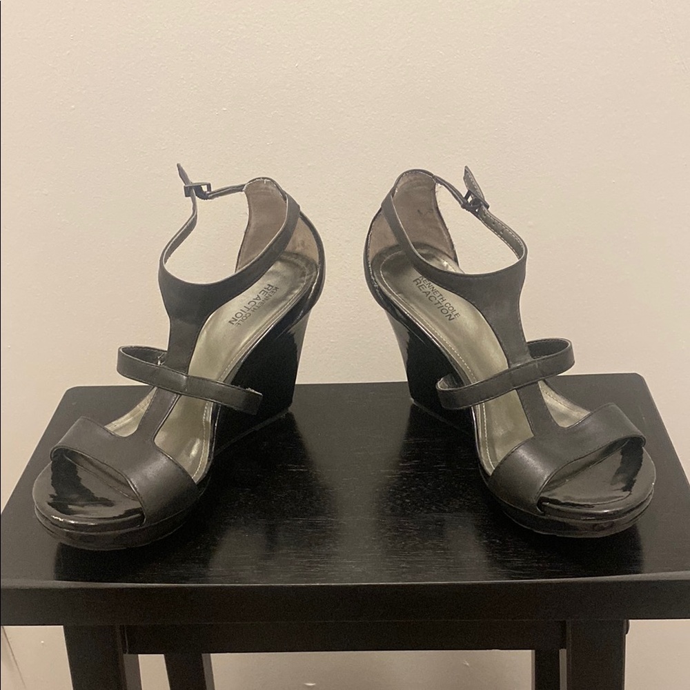 Kenneth Cole Reaction Black Strappy Wedges